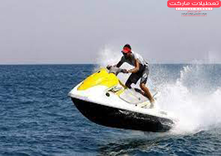 تجربه سرعت هیجان انگیز با جت اسکی